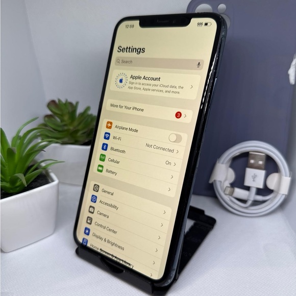 Apple iPhone 11 Pro Max 256GB Unlocked Midnight Green ANY COUNTRY - Picture 7 of 9